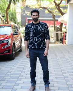 Aditya Roy Kapur Biography