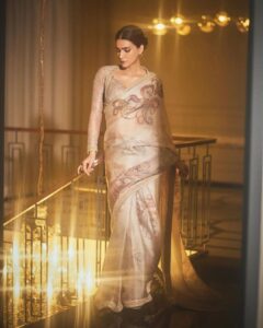 Kriti Sanon Wore A Rs 1.14 Lakh Tarun Tahiliani Satin Organza Saree