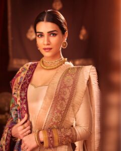 Kriti Sanon's Ayodhya Tales-Inscribed Shawl Was Made in 6000 Hours