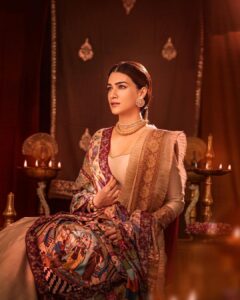 Kriti Sanon's Ayodhya Tales-Inscribed Shawl Was Made in 6000 Hours