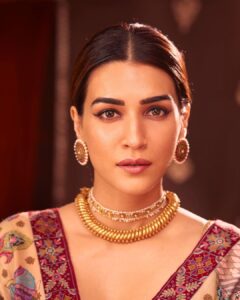 Kriti Sanon's Ayodhya Tales-Inscribed Shawl Was Made in 6000 Hours